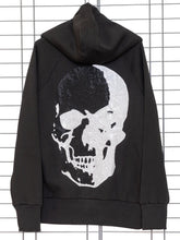 Rockige Skull Sweatjacke mit Glitzer - Style – in großen Größen von CurvyRausch. Stylische Plus Size Fashion für kurvige Frauen.
