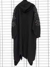 Rockiger Longcardigan mit Cutouts – in großen Größen von CurvyRausch. Stylische Plus Size Fashion für kurvige Frauen.