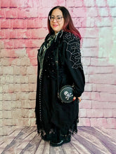 Rockiger Longcardigan mit Cutouts – in großen Größen von CurvyRausch. Stylische Plus Size Fashion für kurvige Frauen.