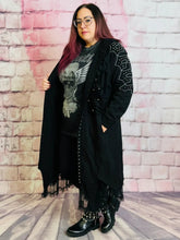 Rockiger Longcardigan mit Cutouts – in großen Größen von CurvyRausch. Stylische Plus Size Fashion für kurvige Frauen.