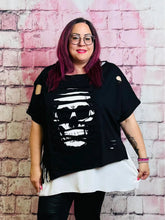 Rockiges Skull Oberteil mit Cutouts – in großen Größen von CurvyRausch. Stylische Plus Size Fashion für kurvige Frauen.