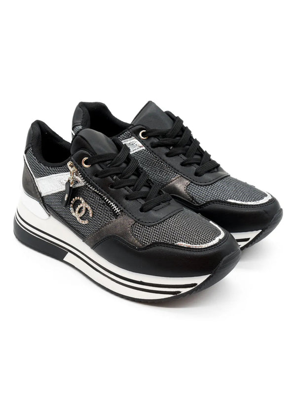 Schwarze Plateau Sneaker mit Metallic - Akzenten – in großen Größen von CurvyRausch. Stylische Plus Size Fashion für kurvige Frauen.