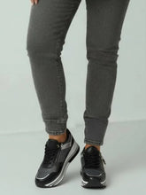 Schwarze Plateau Sneaker mit Metallic - Akzenten – in großen Größen von CurvyRausch. Stylische Plus Size Fashion für kurvige Frauen.