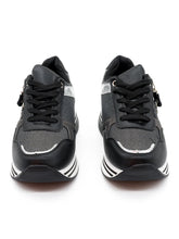 Schwarze Plateau Sneaker mit Metallic - Akzenten – in großen Größen von CurvyRausch. Stylische Plus Size Fashion für kurvige Frauen.