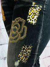 Sexy Woman Jeans mit Leo - Details und Schriftzug - CurvyRausch - Neuheit - Plus Size Damenmode