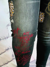 Sexy Woman Jeans mit Leo - Details und Schriftzug - CurvyRausch - Neuheit - Plus Size Damenmode