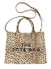 Shopper Leo – The Tote Bag im auffälligen Leoprint – in großen Größen von CurvyRausch. Stylische Plus Size Fashion für kurvige Frauen.