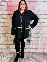 Sinne Bluse Black & White mit Tüll und Herzdesign – in großen Größen von CurvyRausch. Stylische Plus Size Fashion für kurvige Frauen.