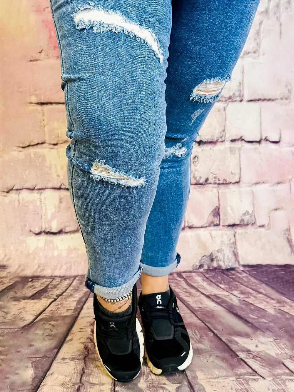 Skinny Jeans mit Cutouts – in großen Größen von CurvyRausch. Stylische Plus Size Fashion für kurvige Frauen.