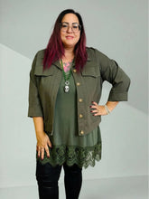 Skull Jacke im Jeansjäckle - Look – in großen Größen von CurvyRausch. Stylische Plus Size Fashion für kurvige Frauen.