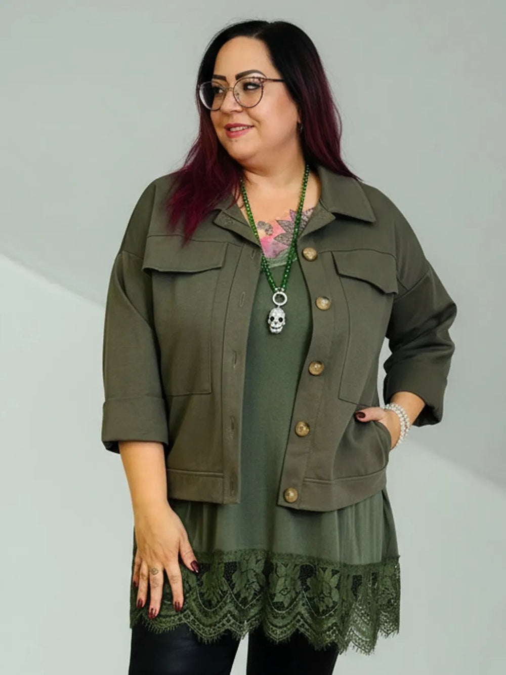 Skull Jacke im Jeansjäckle - Look – in großen Größen von CurvyRausch. Stylische Plus Size Fashion für kurvige Frauen.