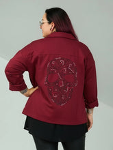Skull Jacke im Jeansjäckle - Look – in großen Größen von CurvyRausch. Stylische Plus Size Fashion für kurvige Frauen.