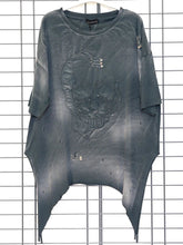 Skull Shirt Smoke – rockiges Shirt mit Cutouts – in großen Größen von CurvyRausch. Stylische Plus Size Fashion für kurvige Frauen.