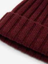 Smiley - Beanie in Bordeaux – Warme Strickmütze – in großen Größen von CurvyRausch. Stylische Plus Size Fashion für kurvige Frauen.