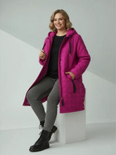 Steppmantel Sinne mit Kapuze – in großen Größen von CurvyRausch. Stylische Plus Size Fashion für kurvige Frauen.