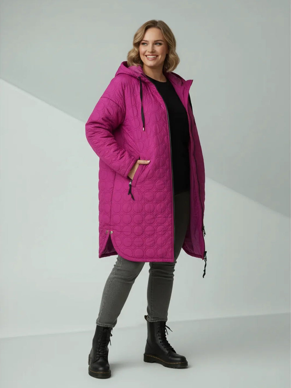 Steppmantel Sinne mit Kapuze – in großen Größen von CurvyRausch. Stylische Plus Size Fashion für kurvige Frauen.