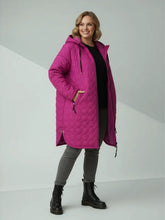 Steppmantel Sinne mit Kapuze – in großen Größen von CurvyRausch. Stylische Plus Size Fashion für kurvige Frauen.