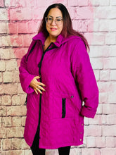Steppmantel Sinne mit Kapuze – in großen Größen von CurvyRausch. Stylische Plus Size Fashion für kurvige Frauen.