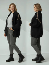 Strickjacke mit Leo - Details – Cozy Look – in großen Größen von CurvyRausch. Stylische Plus Size Fashion für kurvige Frauen.