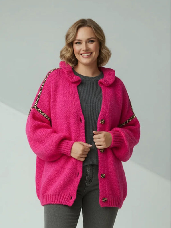 Strickjacke mit Leo - Details – Cozy Look – in großen Größen von CurvyRausch. Stylische Plus Size Fashion für kurvige Frauen.
