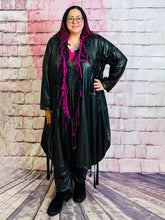 Stylische Kunstlederhose – Moonshine Design – in großen Größen von CurvyRausch. Stylische Plus Size Fashion für kurvige Frauen.