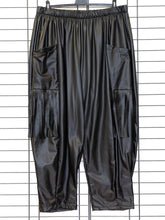 Stylische Kunstlederhose – Moonshine Design – in großen Größen von CurvyRausch. Stylische Plus Size Fashion für kurvige Frauen.