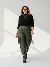 Stylische Kunstlederhose – Moonshine Design – in großen Größen von CurvyRausch. Stylische Plus Size Fashion für kurvige Frauen.