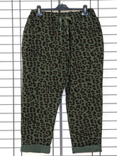 Stylische Leo - Jogpant – in großen Größen von CurvyRausch. Stylische Plus Size Fashion für kurvige Frauen.