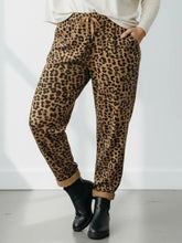 Stylische Leo - Jogpant – in großen Größen von CurvyRausch. Stylische Plus Size Fashion für kurvige Frauen.