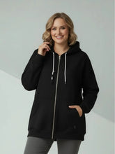 Sweatjacke „Friends“ mit Print & Kapuze – in großen Größen von CurvyRausch. Stylische Plus Size Fashion für kurvige Frauen.