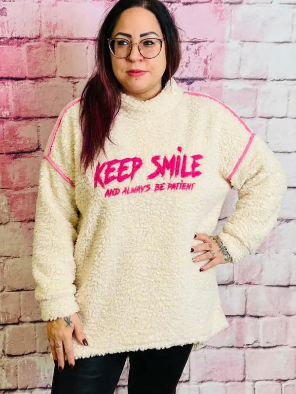 Teddy Pullover – Kuscheliger Pulli "Keep Smile" – in großen Größen von CurvyRausch. Stylische Plus Size Fashion für kurvige Frauen.