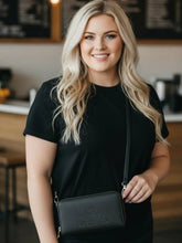 The Wallet Bag – stylische Crossbody Geldbörse – in großen Größen von CurvyRausch. Stylische Plus Size Fashion für kurvige Frauen.