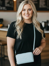 The Wallet Bag – stylische Crossbody Geldbörse – in großen Größen von CurvyRausch. Stylische Plus Size Fashion für kurvige Frauen.