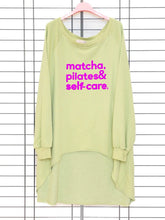 Vokuhila Sweatshirt mit Statement Print – in großen Größen von CurvyRausch. Stylische Plus Size Fashion für kurvige Frauen.