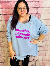 Vokuhila Sweatshirt mit Statement Print – in großen Größen von CurvyRausch. Stylische Plus Size Fashion für kurvige Frauen.