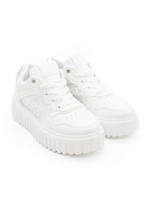 Weißer Sneaker mit Silberprint – in großen Größen von CurvyRausch. Stylische Plus Size Fashion für kurvige Frauen.