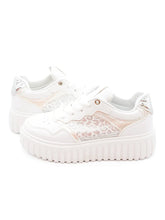 Weißer Sneaker mit Silberprint – in großen Größen von CurvyRausch. Stylische Plus Size Fashion für kurvige Frauen.