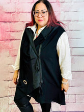 Weste mit Ösen & Kapuze – in großen Größen von CurvyRausch. Stylische Plus Size Fashion für kurvige Frauen.