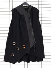 Weste mit Ösen & Kapuze – in großen Größen von CurvyRausch. Stylische Plus Size Fashion für kurvige Frauen.