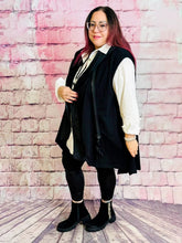 Weste mit Ösen & Kapuze – in großen Größen von CurvyRausch. Stylische Plus Size Fashion für kurvige Frauen.