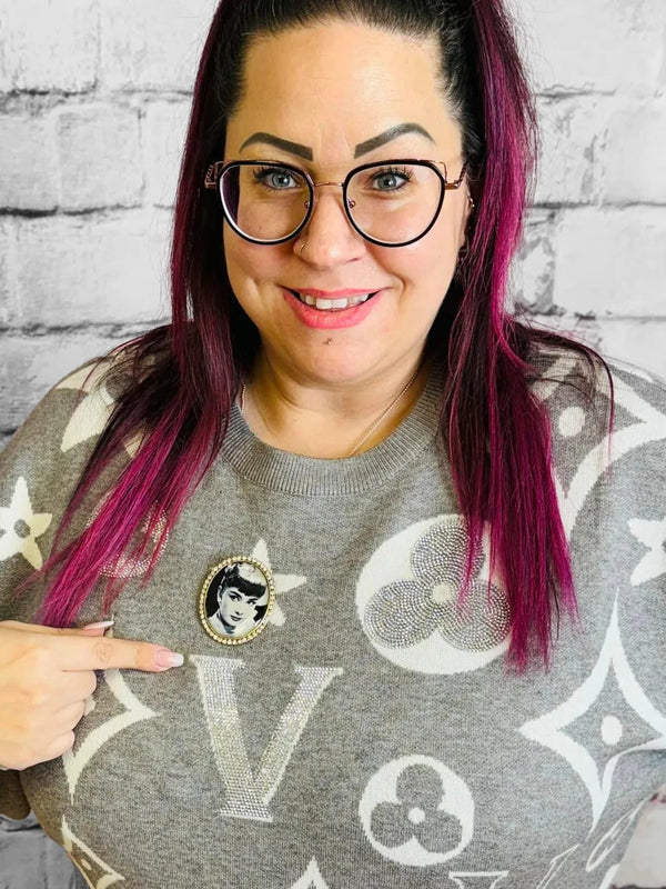 XL-Brosche mit Stil-Ikone – zweite Ansicht