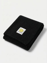 XL - Strickschal mit Smiley - Patch – Warmer Winterschal – in großen Größen von CurvyRausch. Stylische Plus Size Fashion für kurvige Frauen.