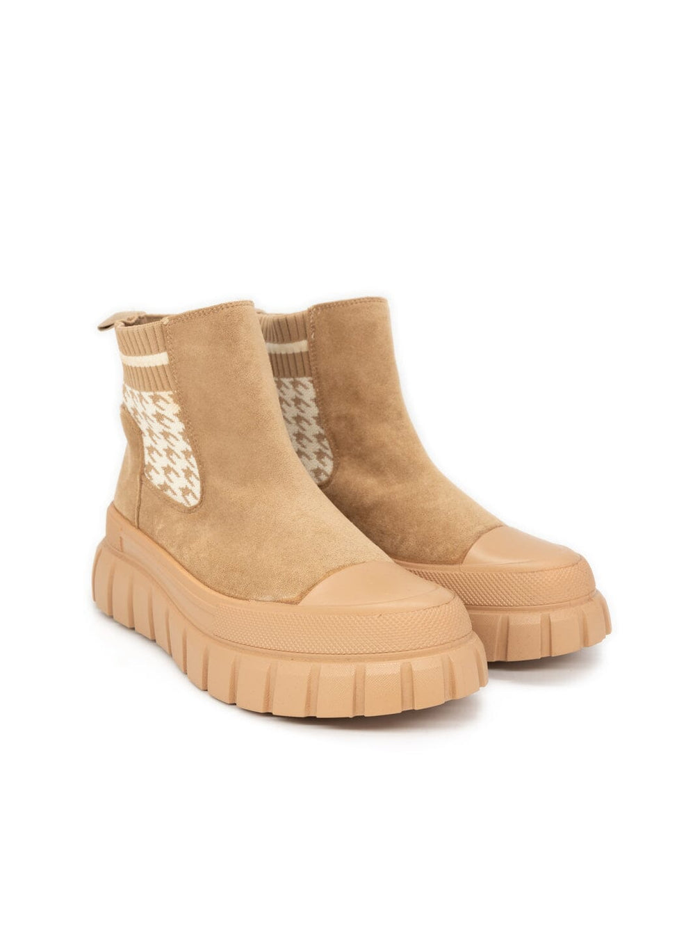Chelsea Boots beige mit Hahnentritt Muster – in großen Größen von CurvyRausch. Stylische Plus Size Fashion für kurvige Frauen.