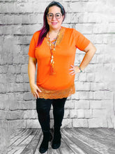 Elegante Uni - Shirts mit Spitzenakzent - CurvyRausch - Plus Size Damenmode