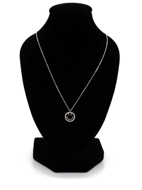 Feingliedrige 925 - Silber Kette mit Smiley Anhänger – in großen Größen von CurvyRausch. Stylische Plus Size Fashion für kurvige Frauen.