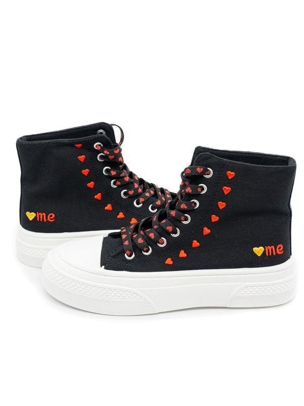 "Herzschlag" Chucks mit Stickerei | schwarz & weiß - CurvyRausch - Plus Size Damenmode