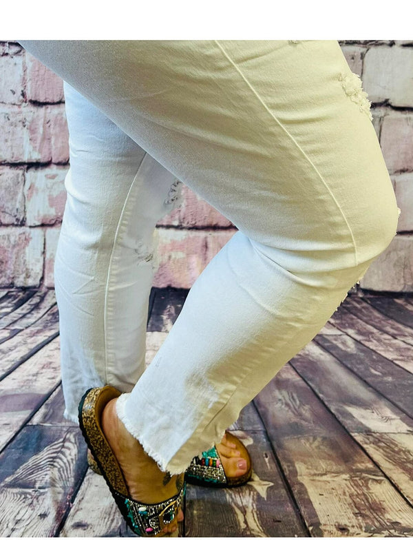 Jeans mit Cuts in weiß - CurvyRausch - Plus Size Damenmode