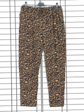 Leo - Jogger in Baumwolle mit trendigem Muster - CurvyRausch - Plus Size Damenmode