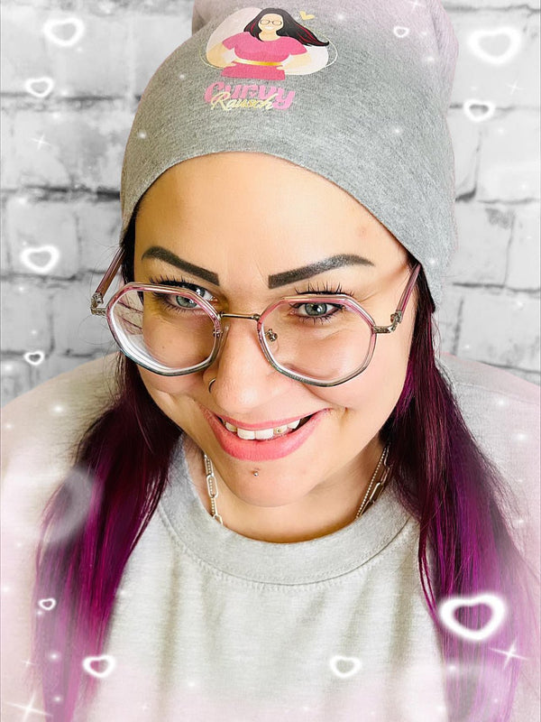 Limitierte Beanie - Mütze mit CurvyRausch Logo – Stil & Komfort - CurvyRausch - Plus Size Damenmode