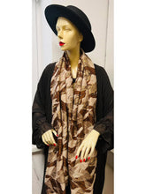 Schöner herbstlicher XL - Schal mit Blättermuster - CurvyRausch - Neuheit - Plus Size Damenmode